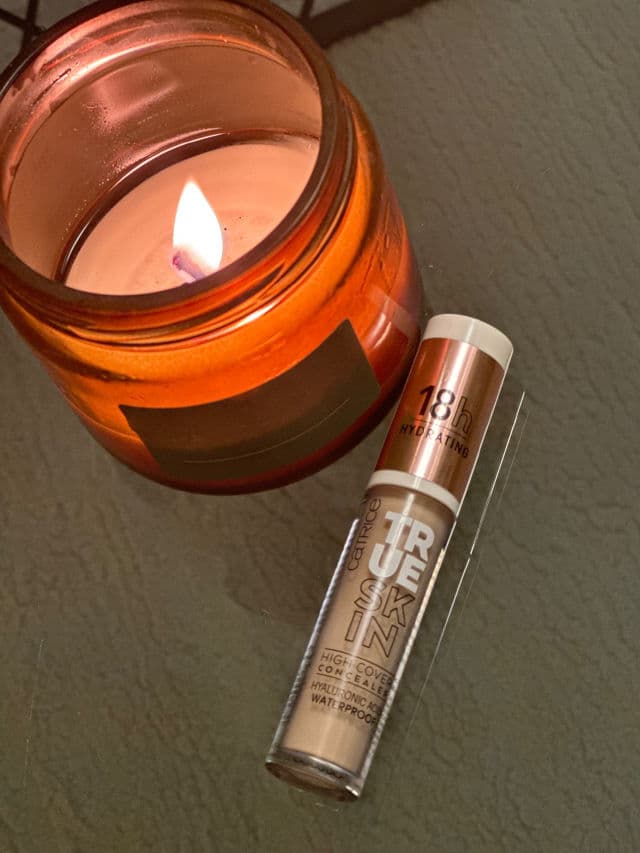 Catrice 001 Neutral Swan review photo by NehaW