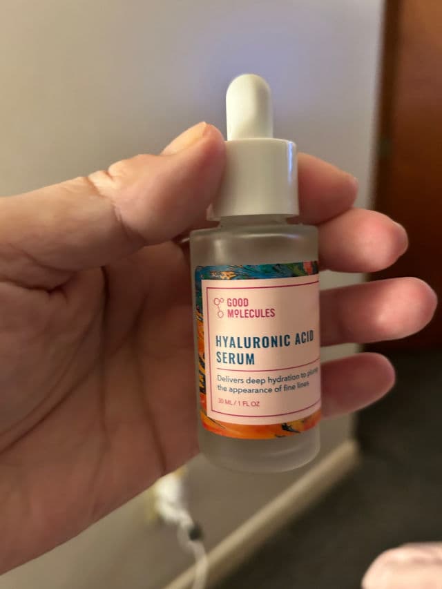Good Molecules Hyaluronic Acid Serum review photo by TNT1