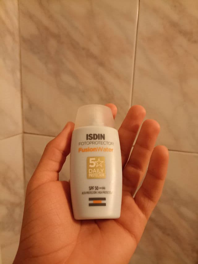 ISDIN Fotoprotector - Fusion Water SPF 50+ review photo by julk