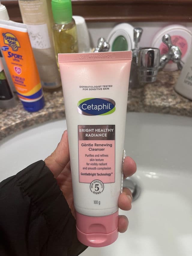 Cetaphil Healthy Radiance Gentle PHA Exfoliating Cleanser review photo by glowyxskin