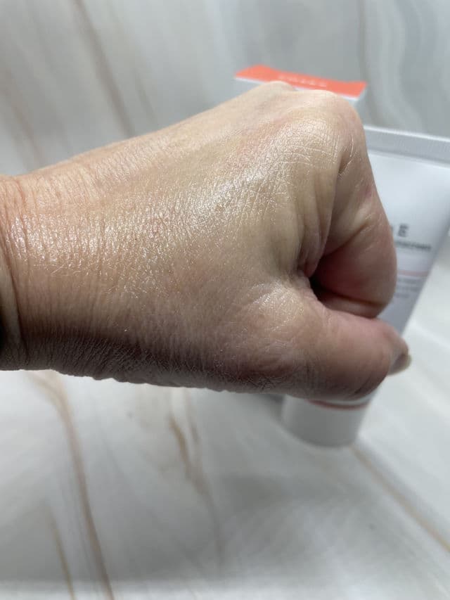 COSRX Vitamin E Vitalizing Sunscreen SPF50+ review photo by Sharonspendstoomuch