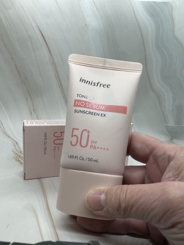 INNISFREE Tone Up No Sebum Sunscreen EX SPF50 PA++++ review photo by Sharonspendstoomuch