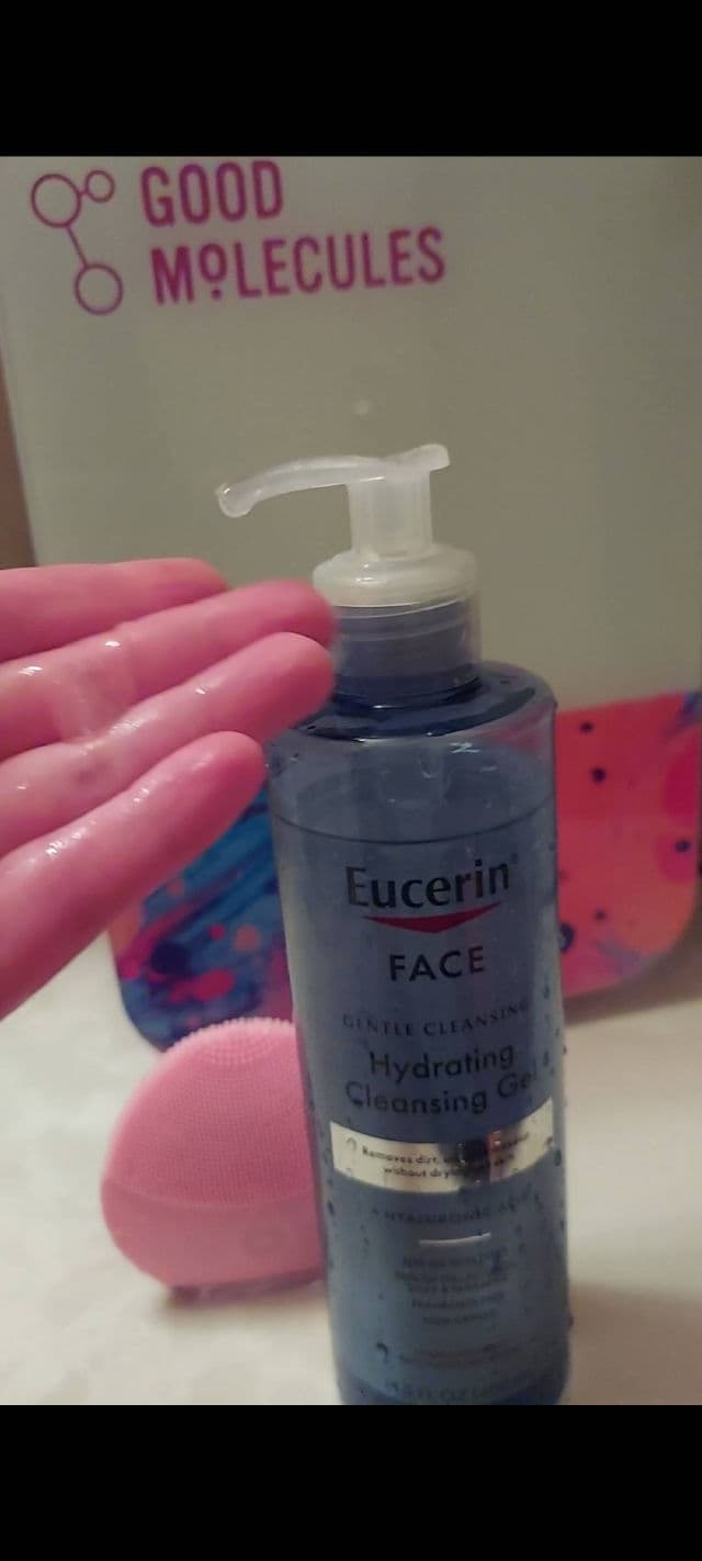 Eucerin Hydrating Cleansing Gel + Hyaluronic Acid review photo by laughter
