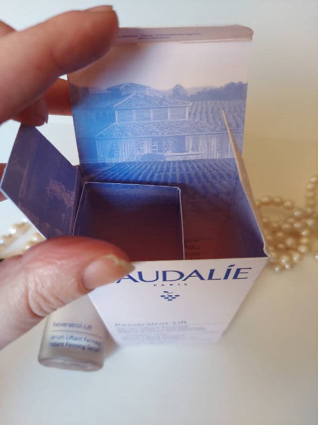 Caudalie Paris Resveratrol Lift Instant Firming Serum review photo by laughter