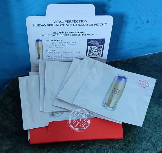 Shiseido Vital Perfection LiftDefine Radiance Night Concentrate review photo by TxellSS