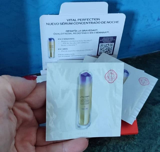 Shiseido Vital Perfection LiftDefine Radiance Night Concentrate review photo by TxellSS