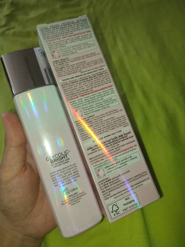 L'Oreal Paris Glycolic-Bright 5% Glycolic Acid Peeling Toner review photo by yokeyin