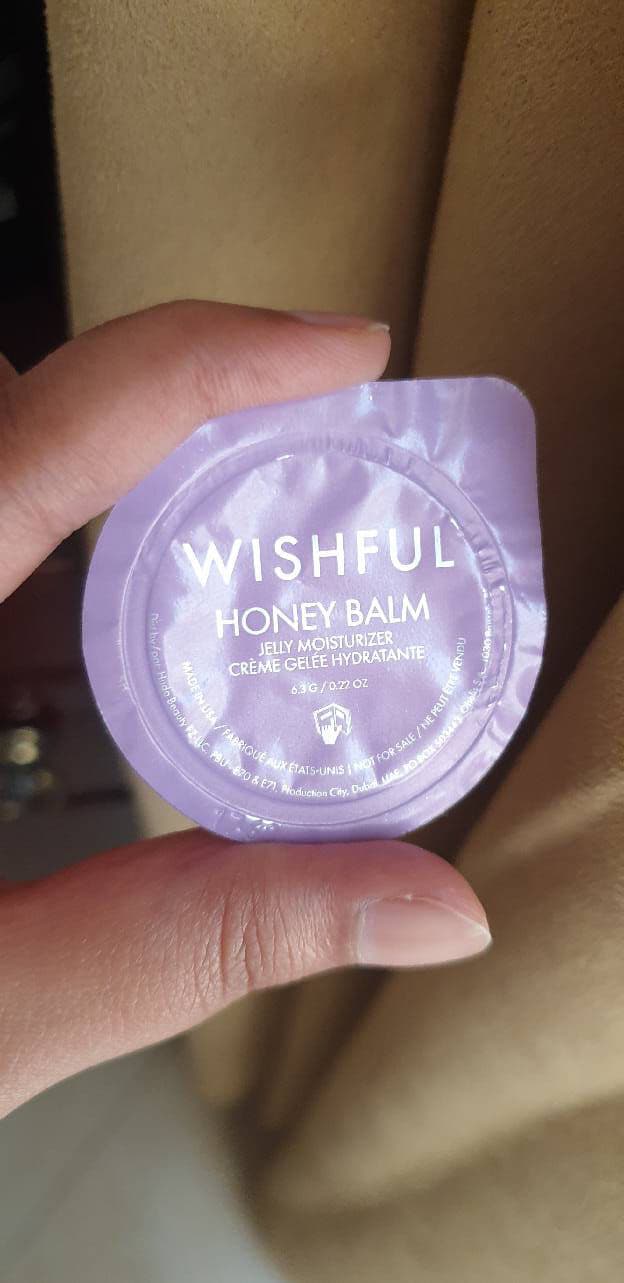 Huda Beauty Honey Balm Jelly Moisturizer review photo by Moanaa