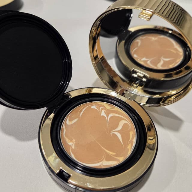 AGE 20’s Signature Essence Cover Pact SPF50+ PA++++ review photo by XYS