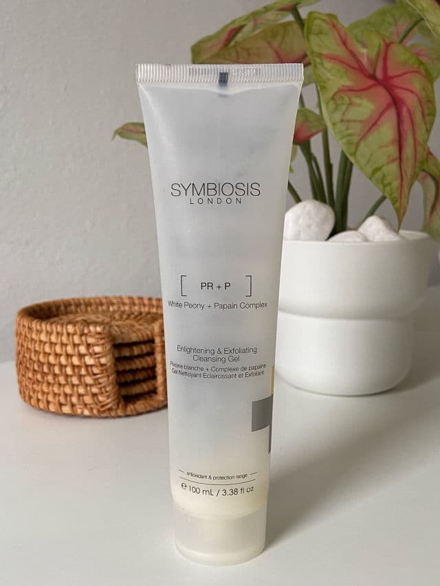 Symbiosis London White Peony & Peelmoist Enlightening & Exfoliating Cleansing Gel review photo by Ambarcy