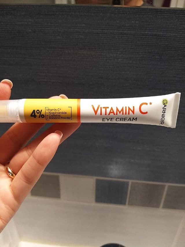 Garnier Vitamin C* Brightening Eye Cream review photo by cinzSs