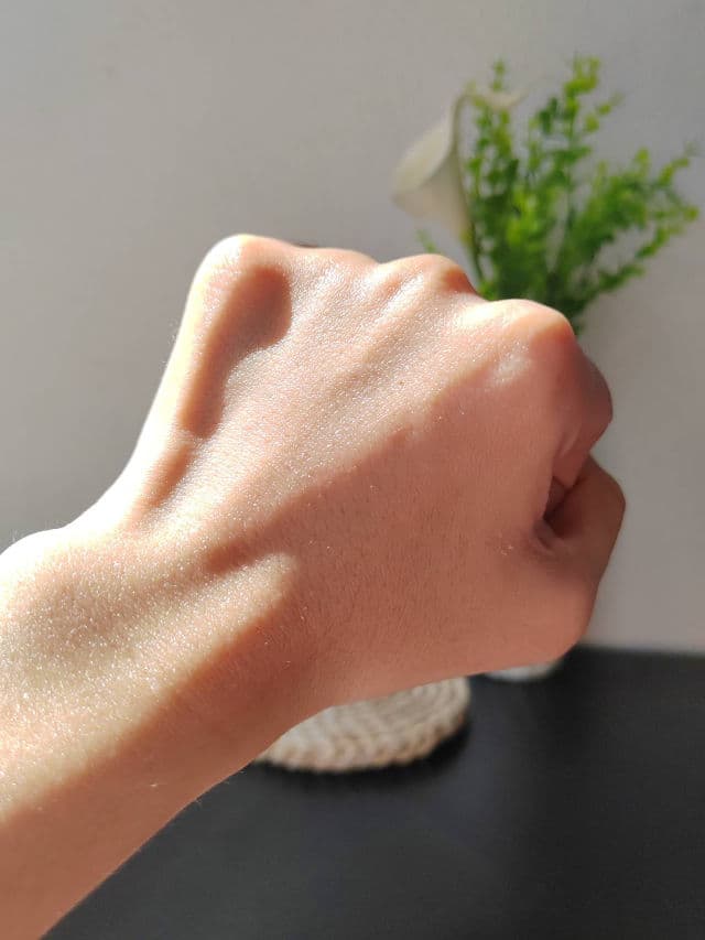 Iunik Centella Calming Daily Sunscreen SPF 50 PA++++ review photo by kaoriskincarejournal