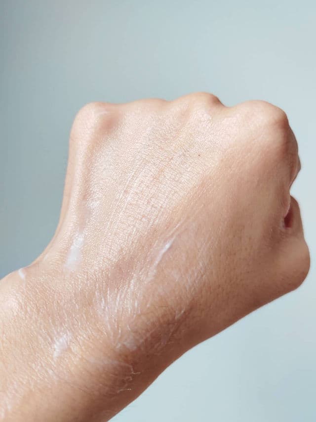 Sioris Cleanse Me Softly Milk Cleanser review photo by kaoriskincarejournal