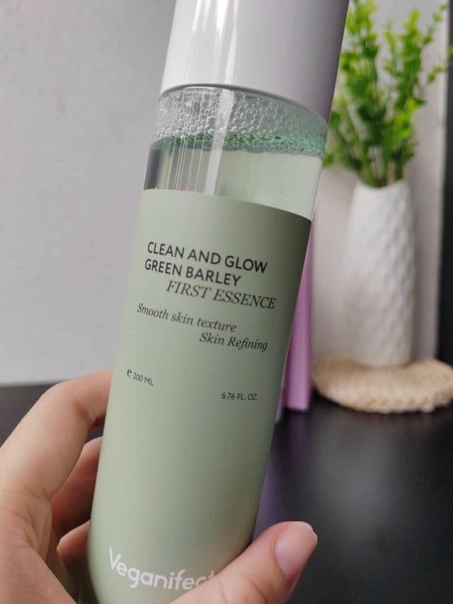 Veganifect. Clean & Glow Green Barley First Essence review photo by kaoriskincarejournal