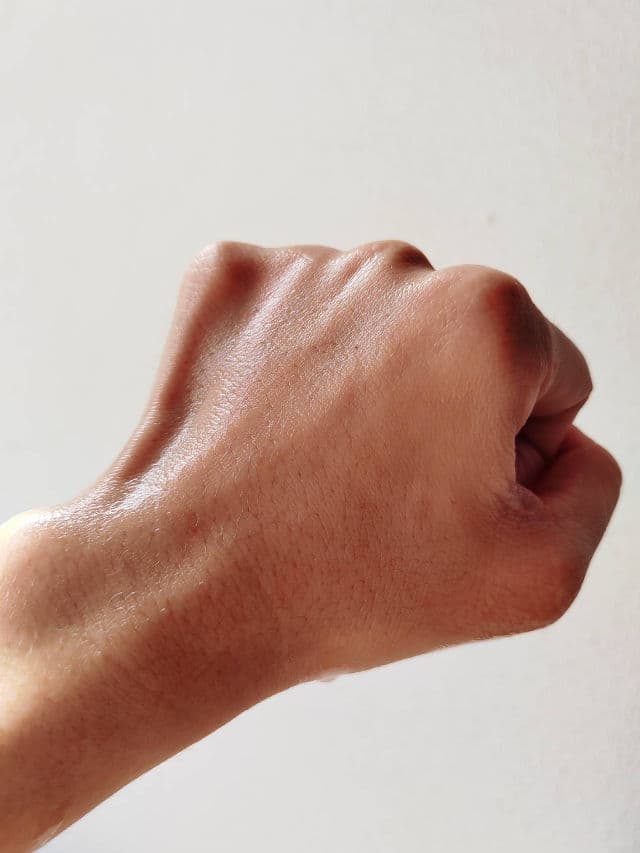 Veganifect. Clean & Glow Green Barley First Essence review photo by kaoriskincarejournal