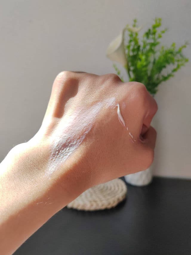 Iunik Centella Calming Daily Sunscreen SPF 50 PA++++ review photo by kaoriskincarejournal