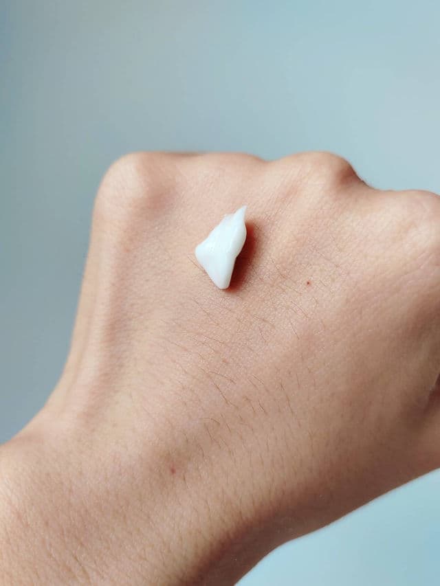 Sioris Cleanse Me Softly Milk Cleanser review photo by kaoriskincarejournal