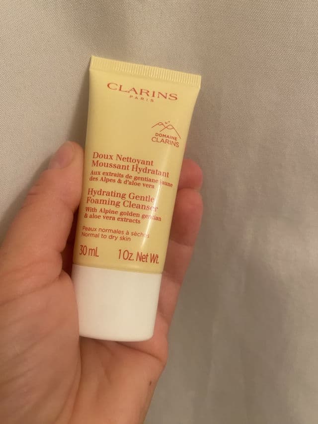 Clarins Hydrating Gentle Foaming Cleanser with Alpine Herbs & Aloe Vera review photo by chasi