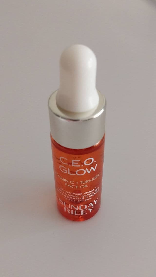 Sunday Riley C.E.O Glow Vitamin C and Turmeric Face Oil review photo by Biffy1993