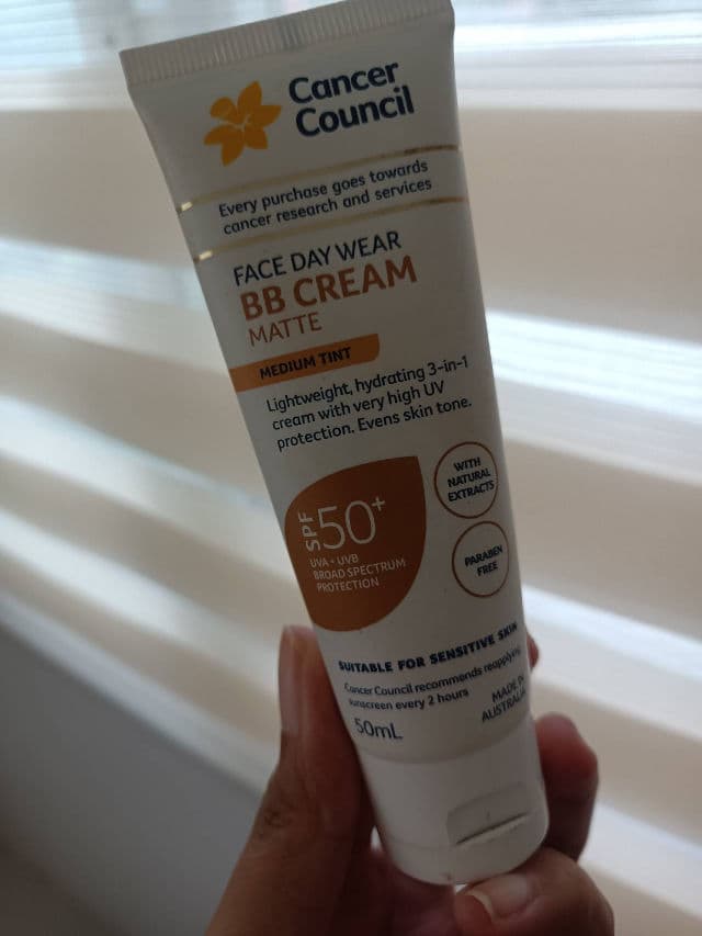 Cancer Council Daywear BB Cream Matte Tinted SPF50+ review photo by DarthDiona