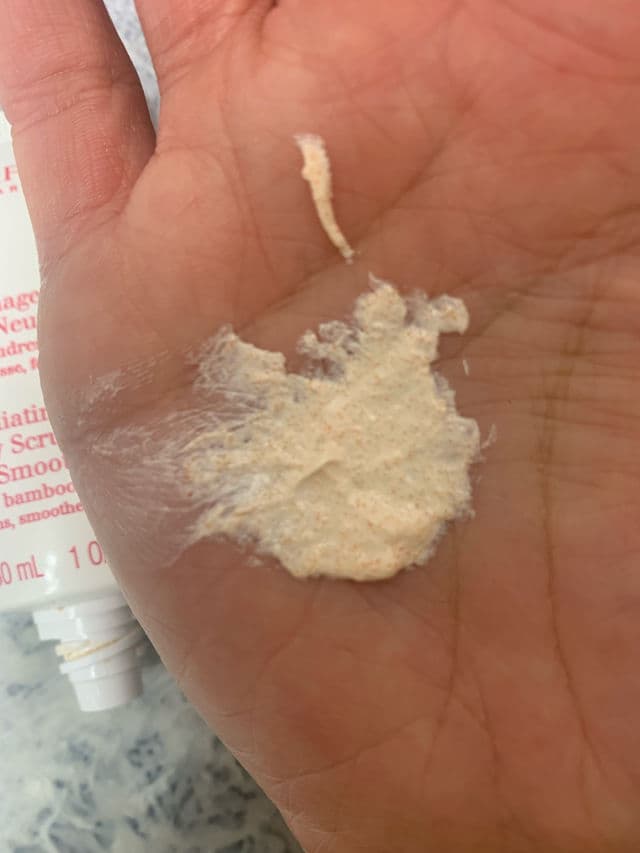 Clarins Smoothing Body Scrub For a New Skin, With Bamboo Powders review photo by AnjelicaBonya