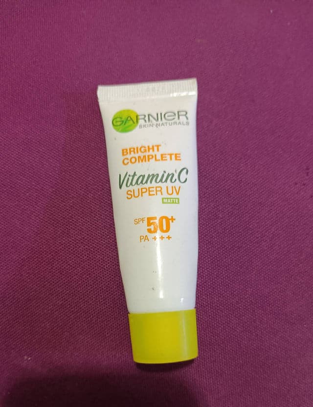 Garnier Bright Complete Vitamin C Super UV Matte SPF50+PA+++ review photo by Ratnacrlta