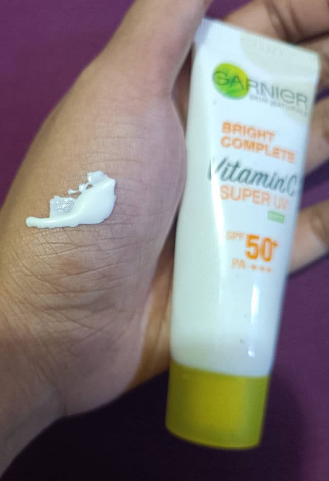 Garnier Bright Complete Vitamin C Super UV Matte SPF50+PA+++ review photo by Ratnacrlta