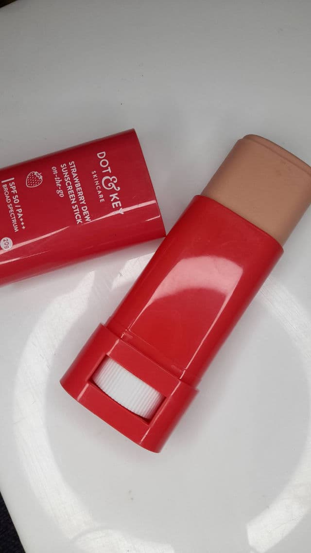 Dot & Key Strawberry Dew Sunscreen Stick SPF50 PA+++ review photo by isa1