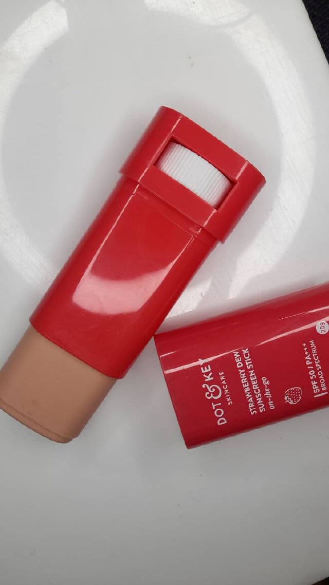 Dot & Key Strawberry Dew Sunscreen Stick SPF50 PA+++ review photo by isa1