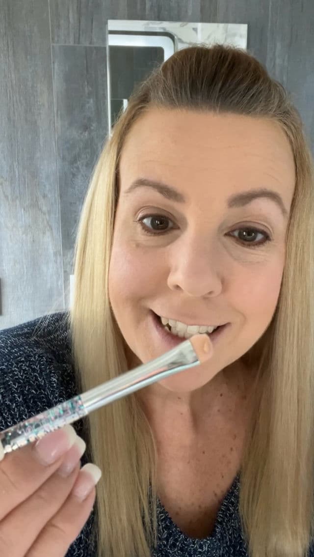 Milani Cosmetics Eyeshadow Primer review photo by dbd1616