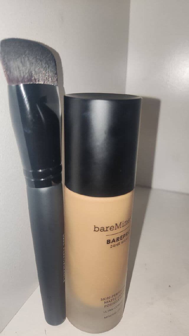 BareMinerals Bare Pro Performance Wear Liquid Foundation SPF 20 review photo by htethtetk