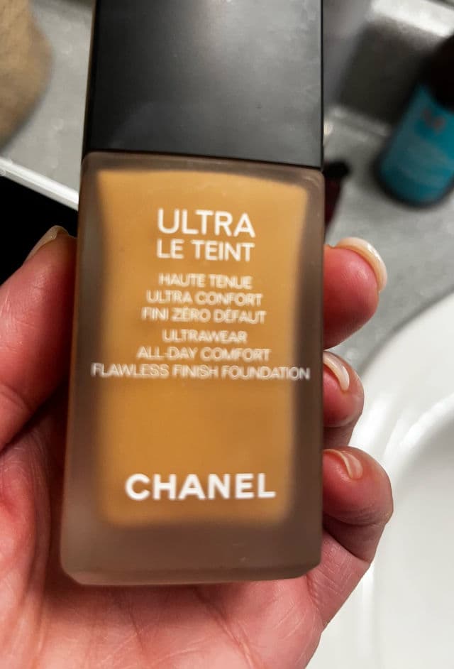 Chanel Vitalumiere Radiant Moisture-Rich Fluid Makeup Foundation review photo by daydreamersgaze