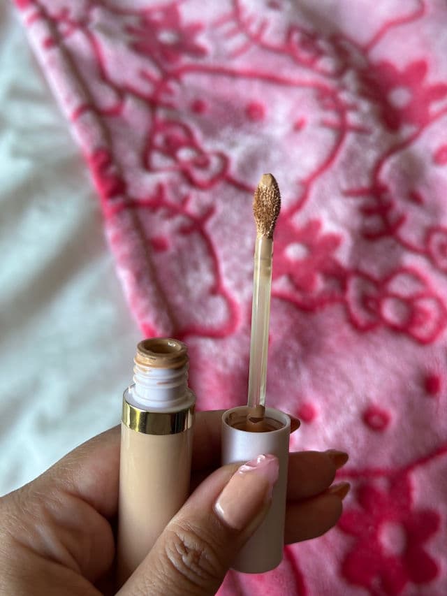 Too Faced Born This Way Ethereal Light Illuminating Smoothing Concealer review photo by milkysweetroll