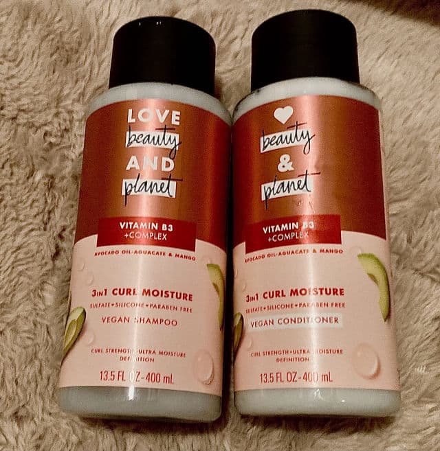 Love Beauty and Planet Vitamin B3 + Complex Avocado Oil-Aguacate & Mango 3in1 Curl Moisture Vegan Shampoo	 review photo by fendiferreira