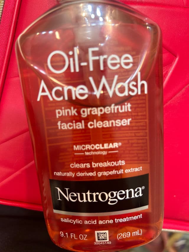 Neutrogena Pink Grapefruit Oil-Free Acne Wash & Facial Cleanser review photo by tdroyal95