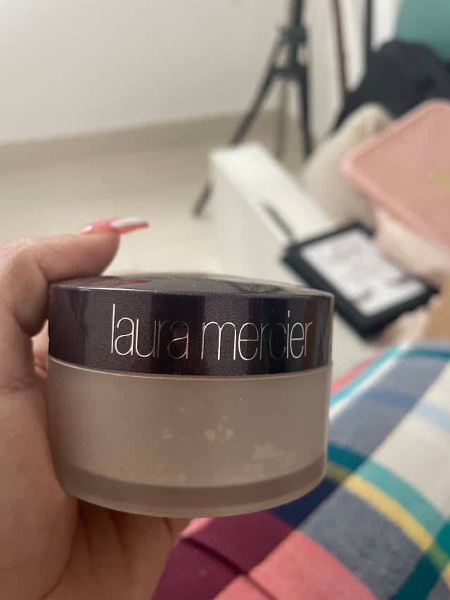 Laura Mercier Translucent Loose Setting Powder - Glow review photo by yessicalora