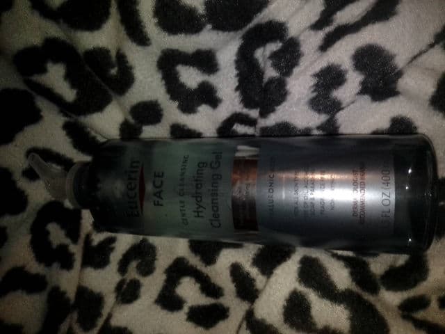 Eucerin Hydrating Cleansing Gel + Hyaluronic Acid review photo by Tinkersparkle