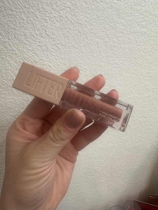 Maybelline Lifter Gloss 001 Pearl review photo by KarinaSalah