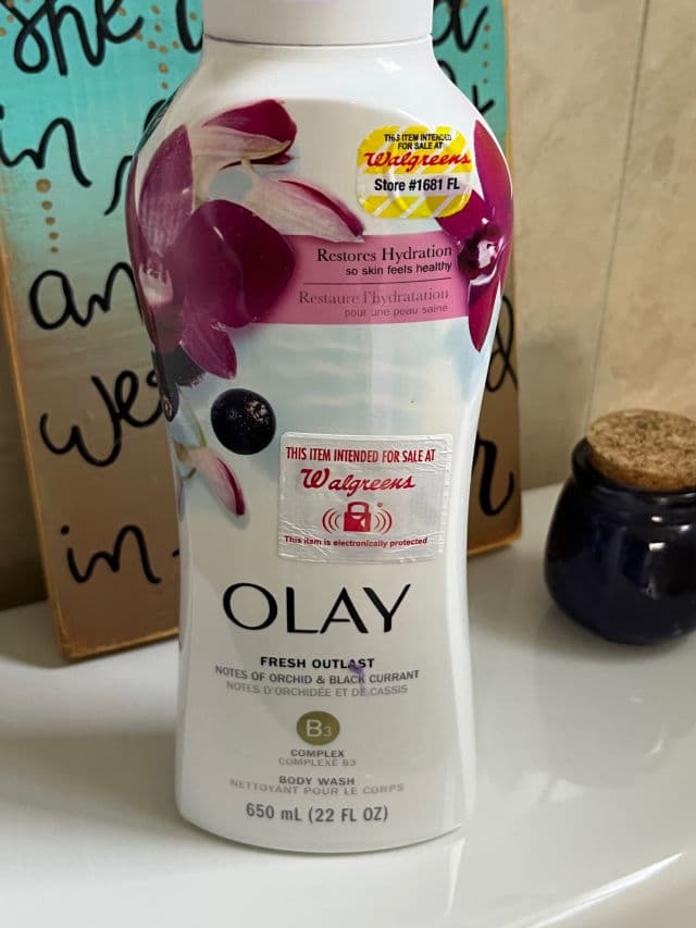 Olay Fresh Outlast Orchid & Black Currant Body Wash review photo by Poopikki