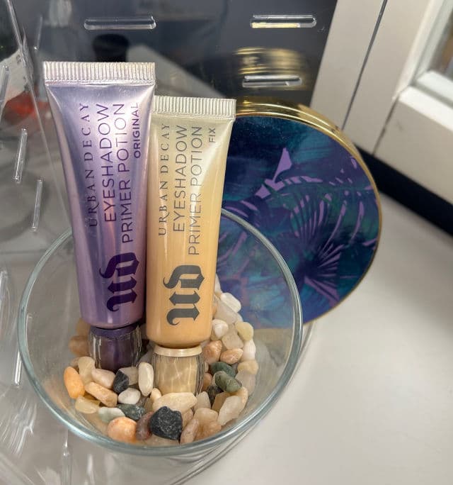 Urban Decay Eyeshadow Primer Potion - Original review photo by jojoz