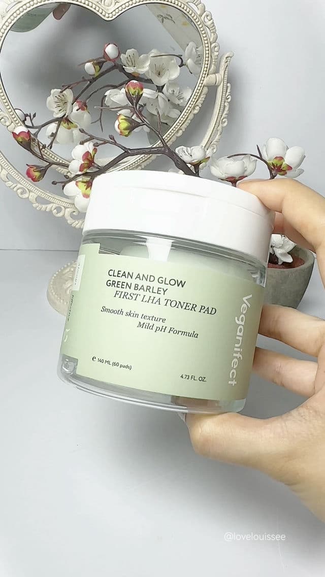 Veganifect. Clean and Glow Green Barley First LHA Toner Pad review photo by lovelouissee