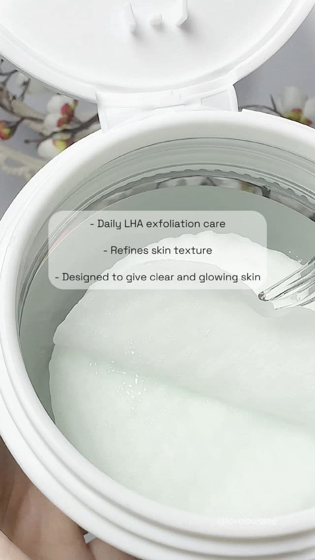 Veganifect. Clean and Glow Green Barley First LHA Toner Pad review photo by lovelouissee