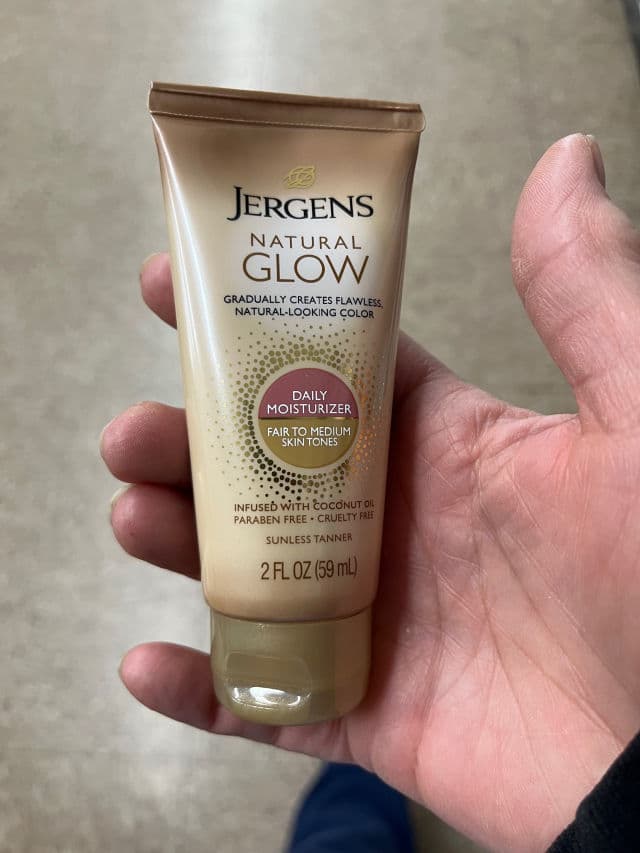 Jergens Natural Glow Revitalizing Daily Moisturizer Fair to Medium review photo by sunflwrs86