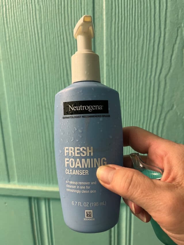 Neutrogena Fresh Foaming Cleanser review photo by sunflwrs86