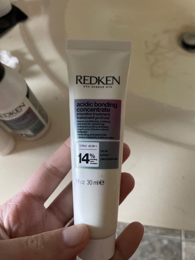 Redken Acidic Bonding Concentrate 5-min Liquid Mask review photo by SiennaCislak