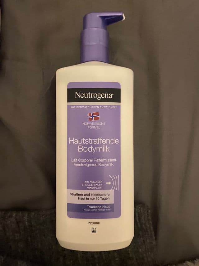 Neutrogena Visibly Renew Supple Touch Body Lotion review photo by Julsen