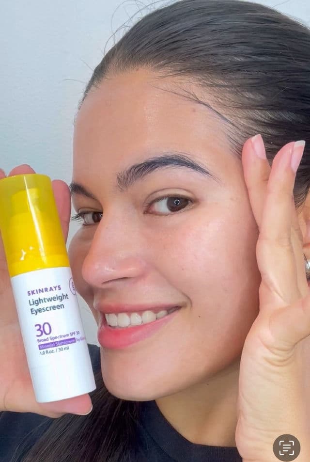 Glam Up Skinrays Lightweight Eyescreen SPF30 review photo by CindyCuidaTuPiel