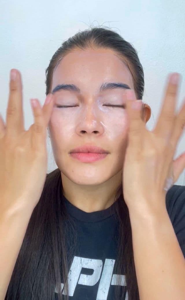 Glam Up Skinrays Lightweight Eyescreen SPF30 review photo by CindyCuidaTuPiel