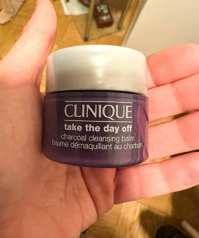 Clinique Take The Day Off Charcoal Cleansing Balm review photo by Cinthiadosamples