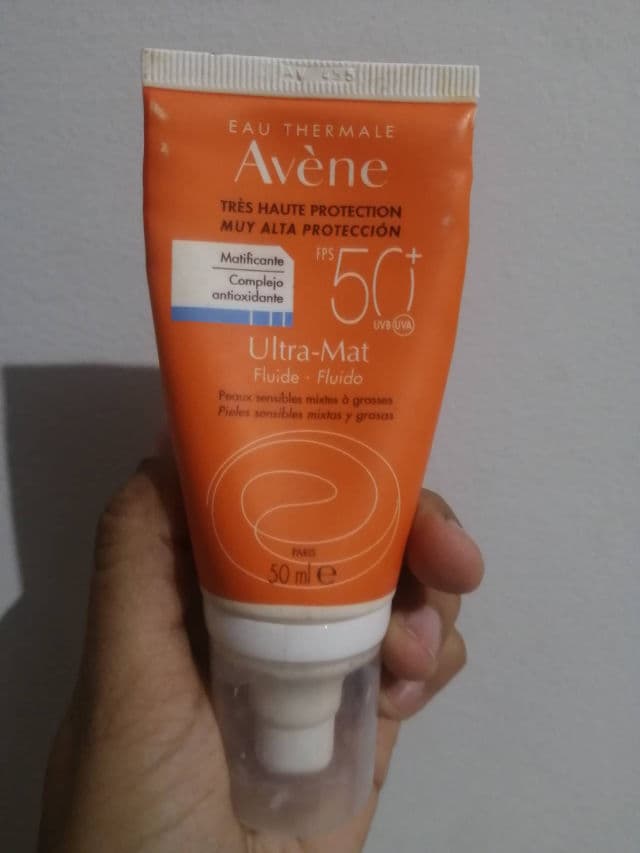 Avene Fluid Ultra Mat 50+ review photo by Shiaris